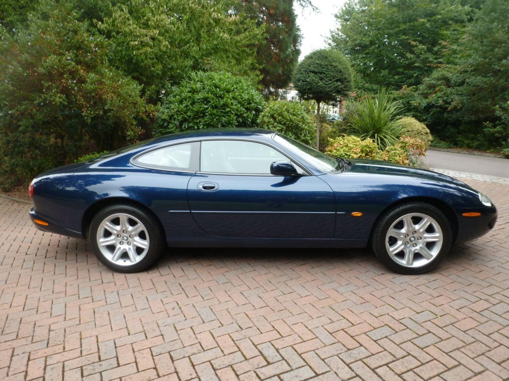 View JAGUAR XK8 V8 Auto