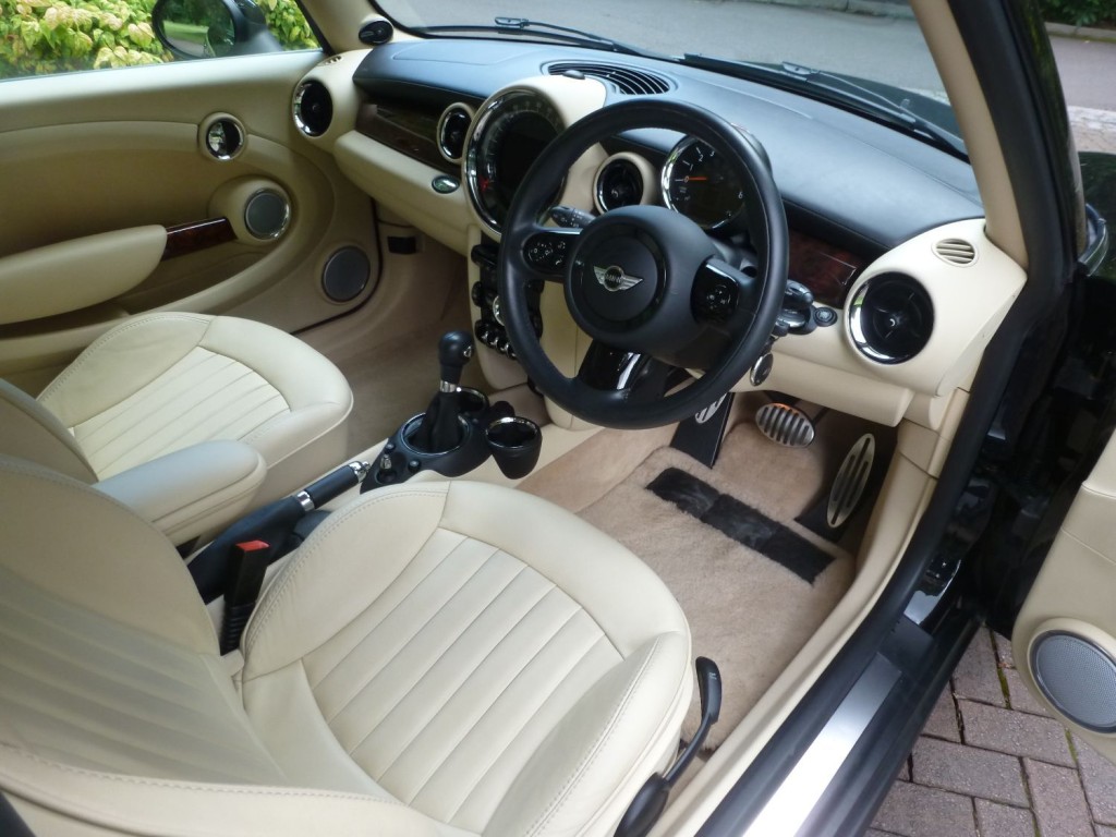 View MINI MINI INSPIRED BY GOODWOOD