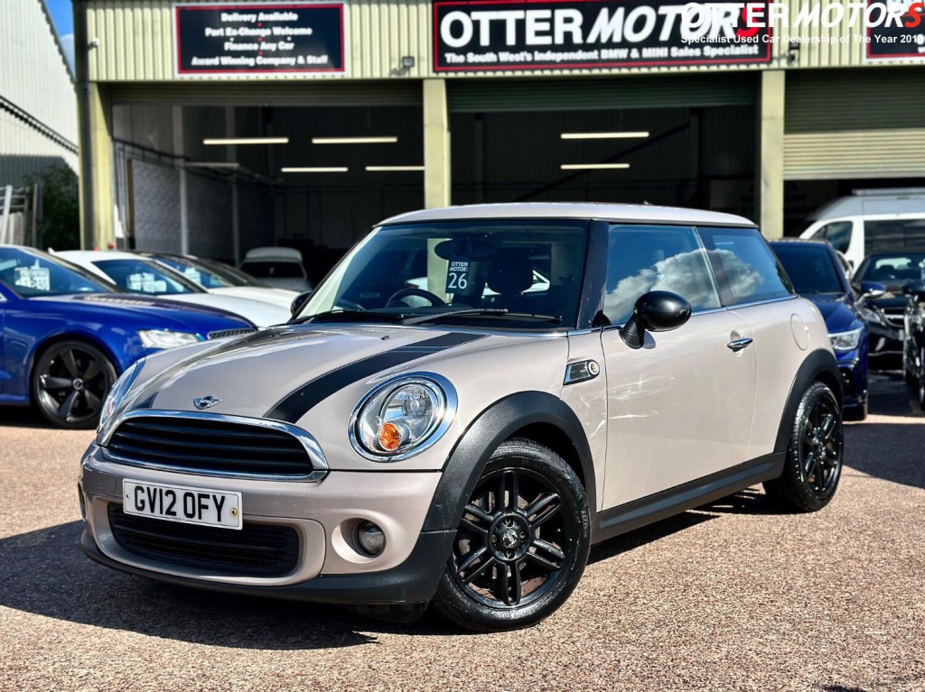 MINI HATCH