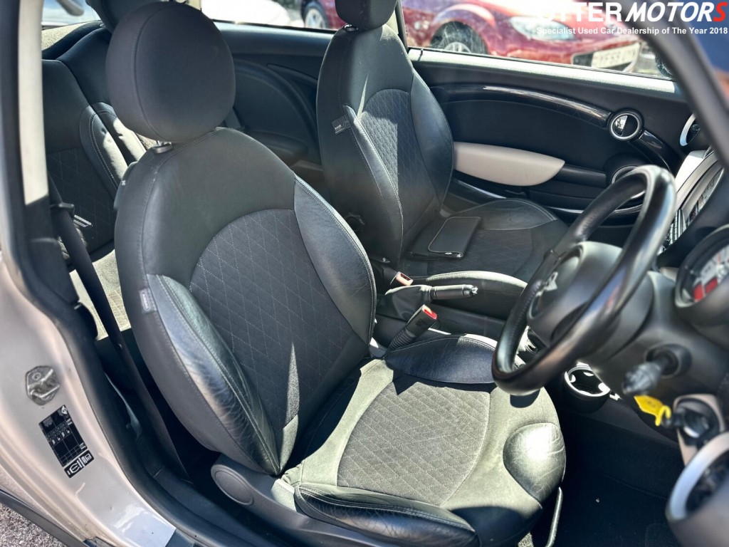 MINI HATCH