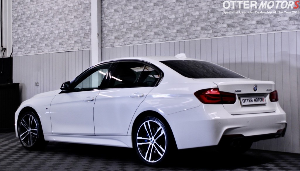 BMW 3 SERIES