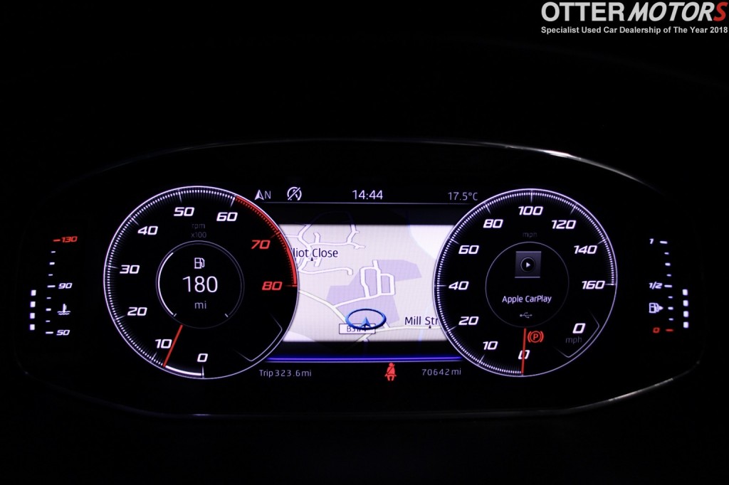 SEAT LEON