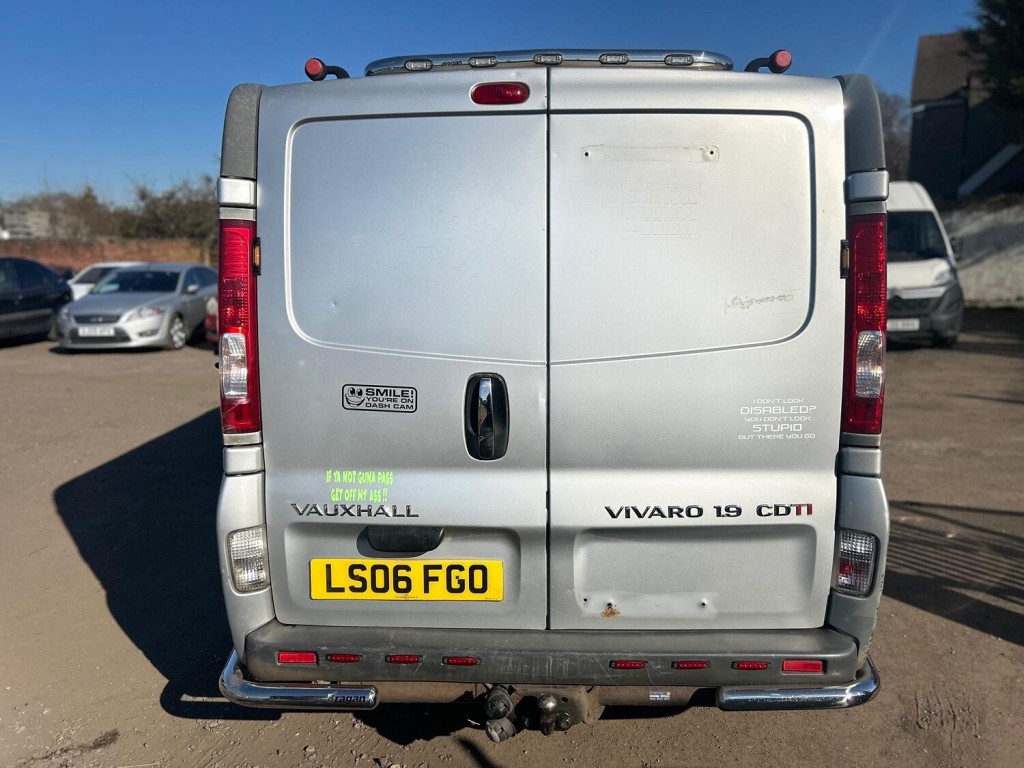 View VAUXHALL VIVARO 1.9 DTi Sportive