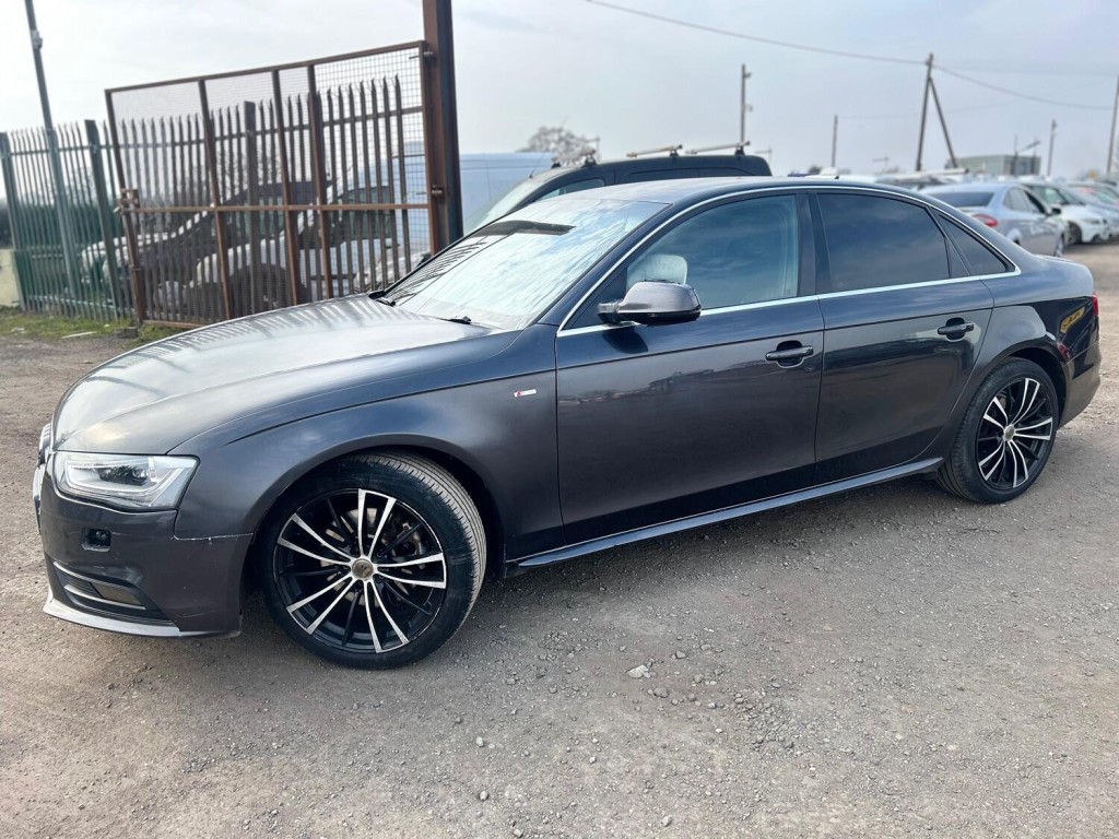 View AUDI A4 2.0 TDI S line