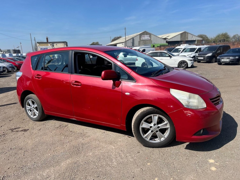 View TOYOTA VERSO 2.0 D-4D TR