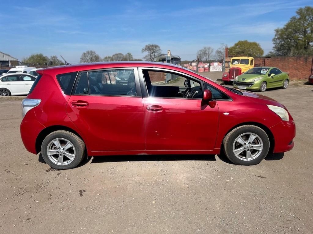 View TOYOTA VERSO 2.0 D-4D TR