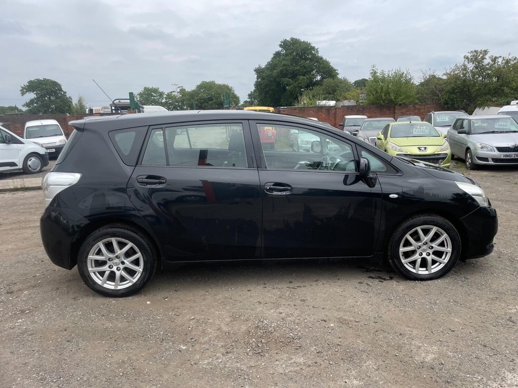 View TOYOTA VERSO 2.0 D-4D T Spirit