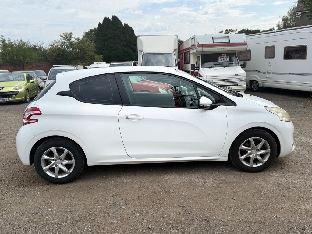 View PEUGEOT 208 1.2 VTi Active