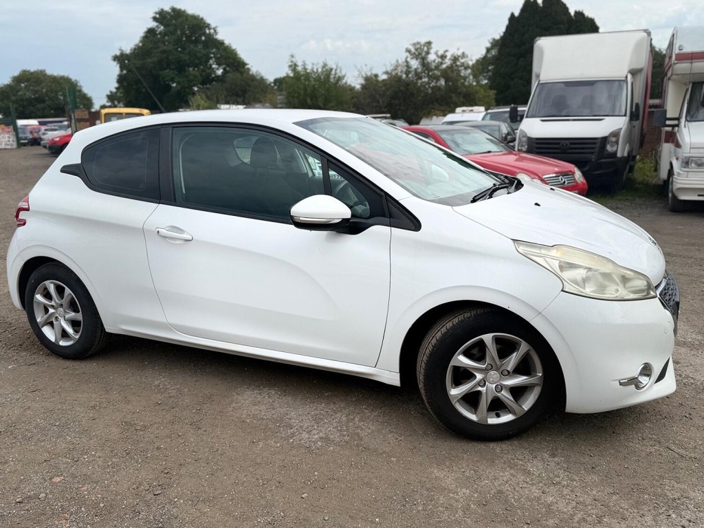 View PEUGEOT 208 1.2 VTi Active