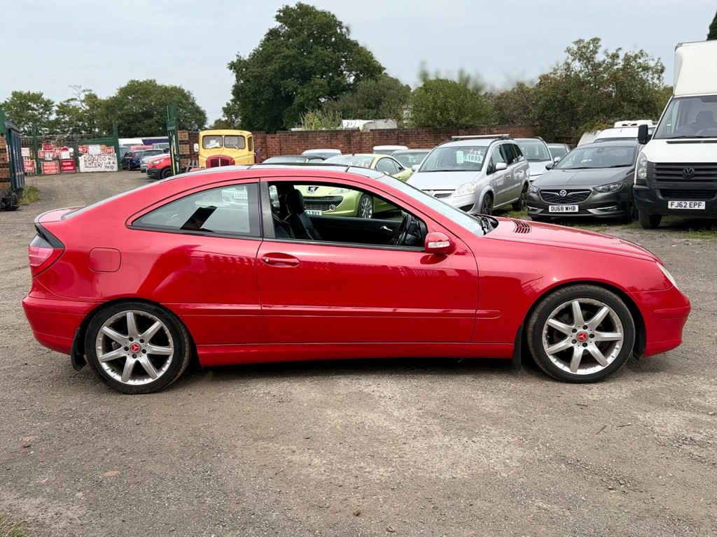 View MERCEDES-BENZ C CLASS 2.1 C220 CDI SE