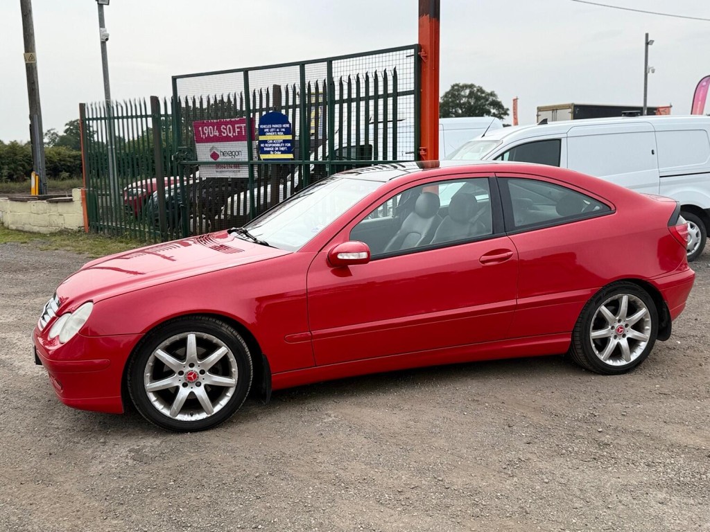 View MERCEDES-BENZ C CLASS 2.1 C220 CDI SE