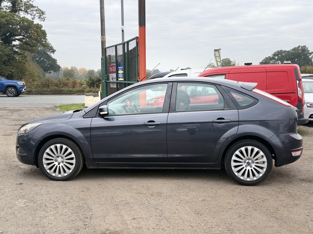 View FORD FOCUS 1.6 Titanium