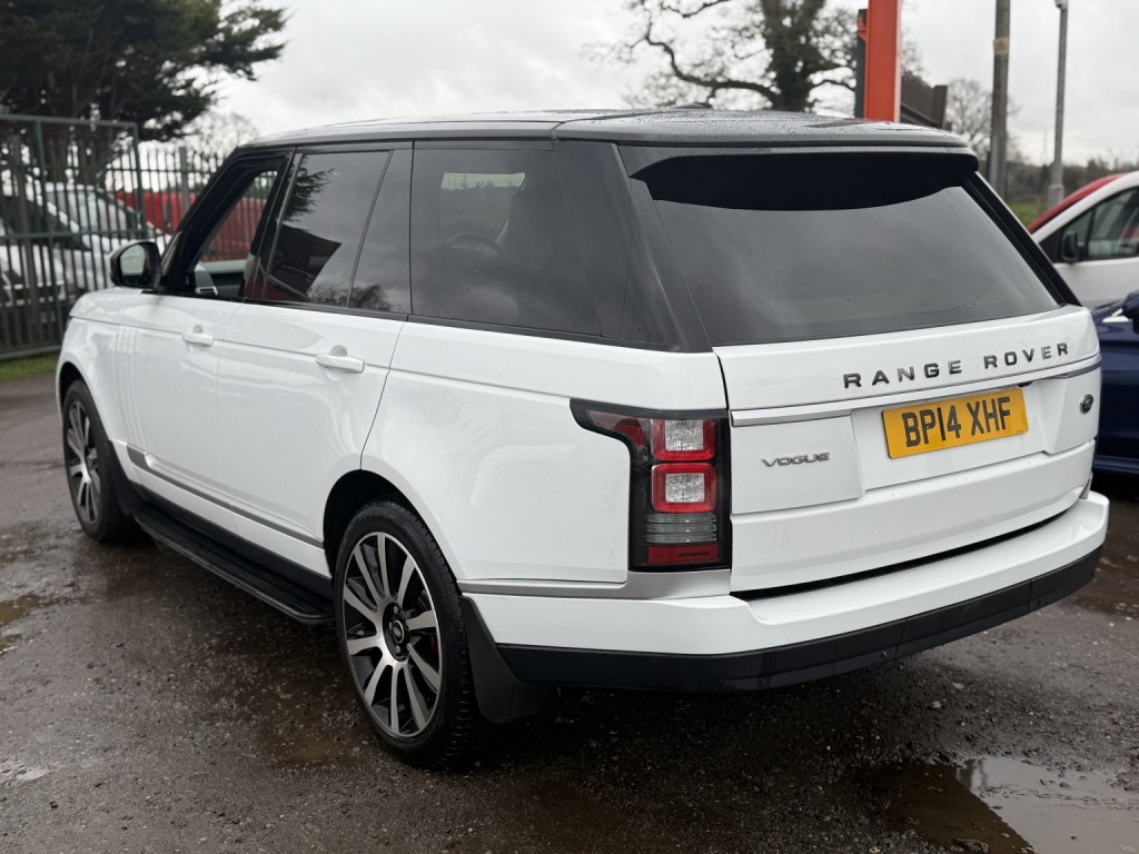View LAND ROVER RANGE ROVER 3.0 TD V6 Vogue