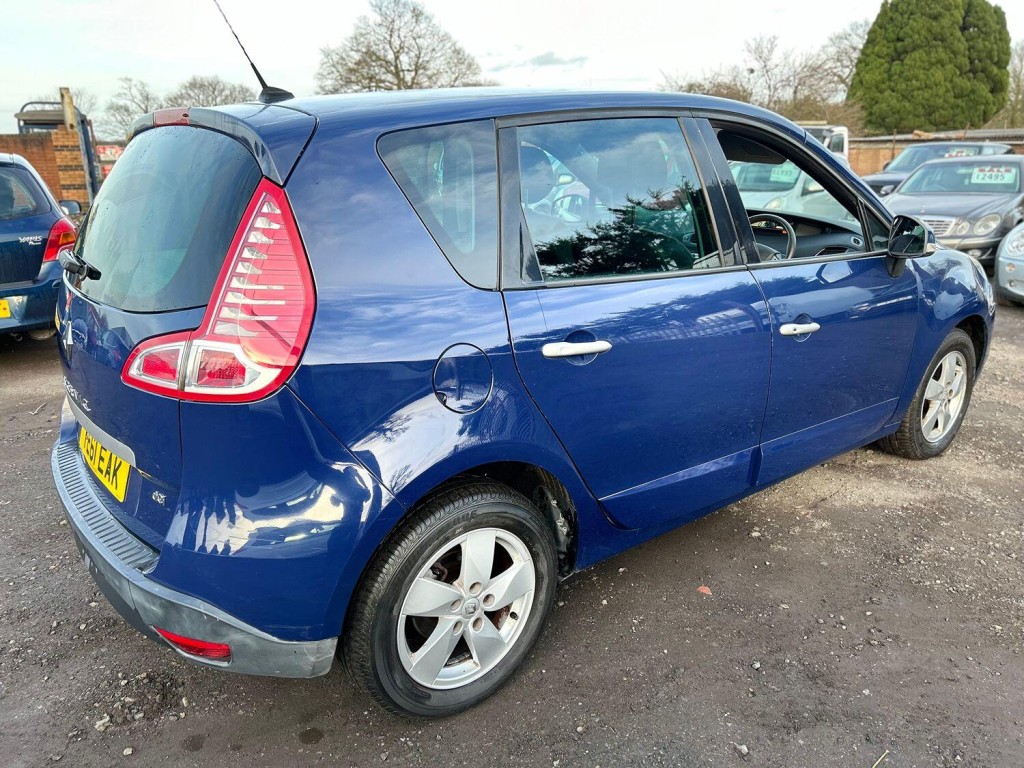 View RENAULT SCENIC DYNAMIQUE TOMTOM DCI