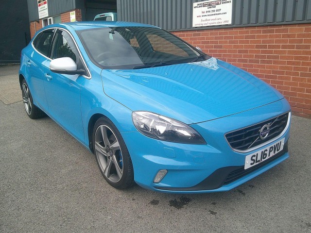 VOLVO V40 2.0 R-Design D2