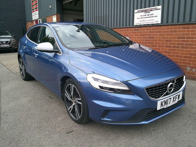 VOLVO V40 2.0 R-Design Pro D4