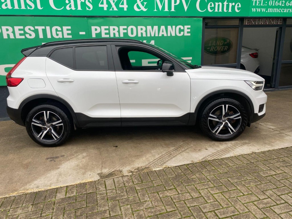 VOLVO XC40