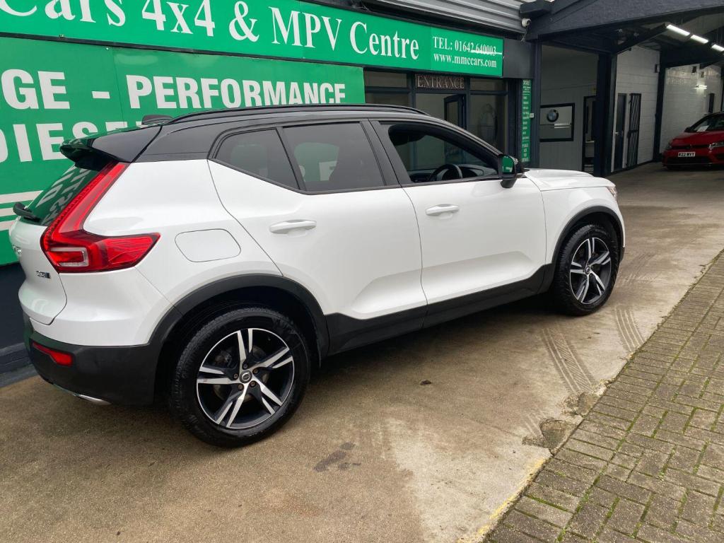 VOLVO XC40