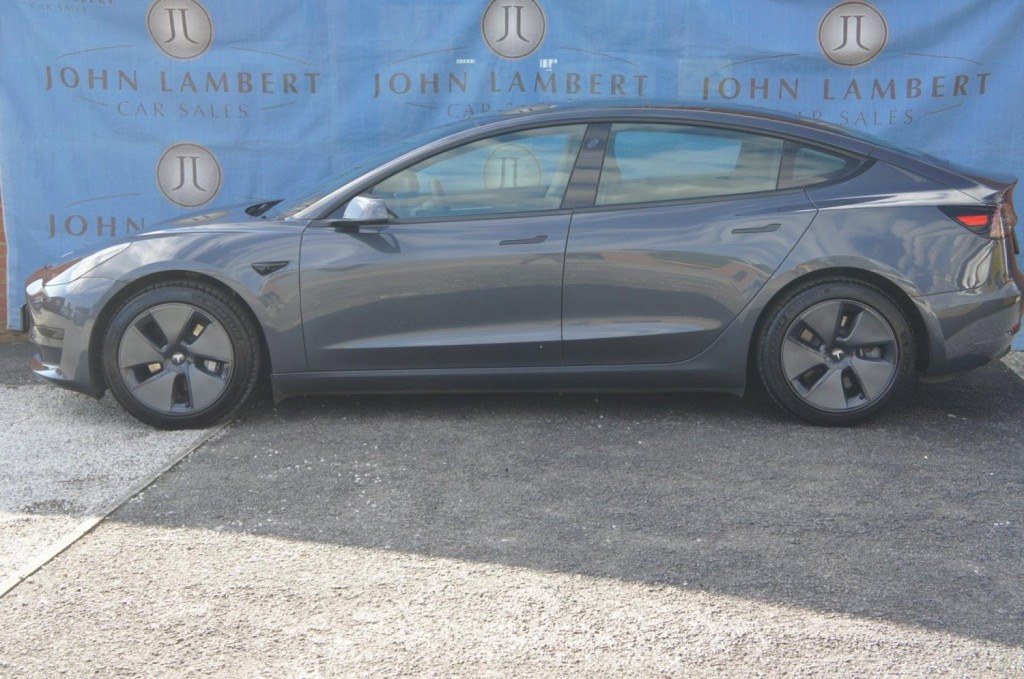 TESLA MODEL 3
