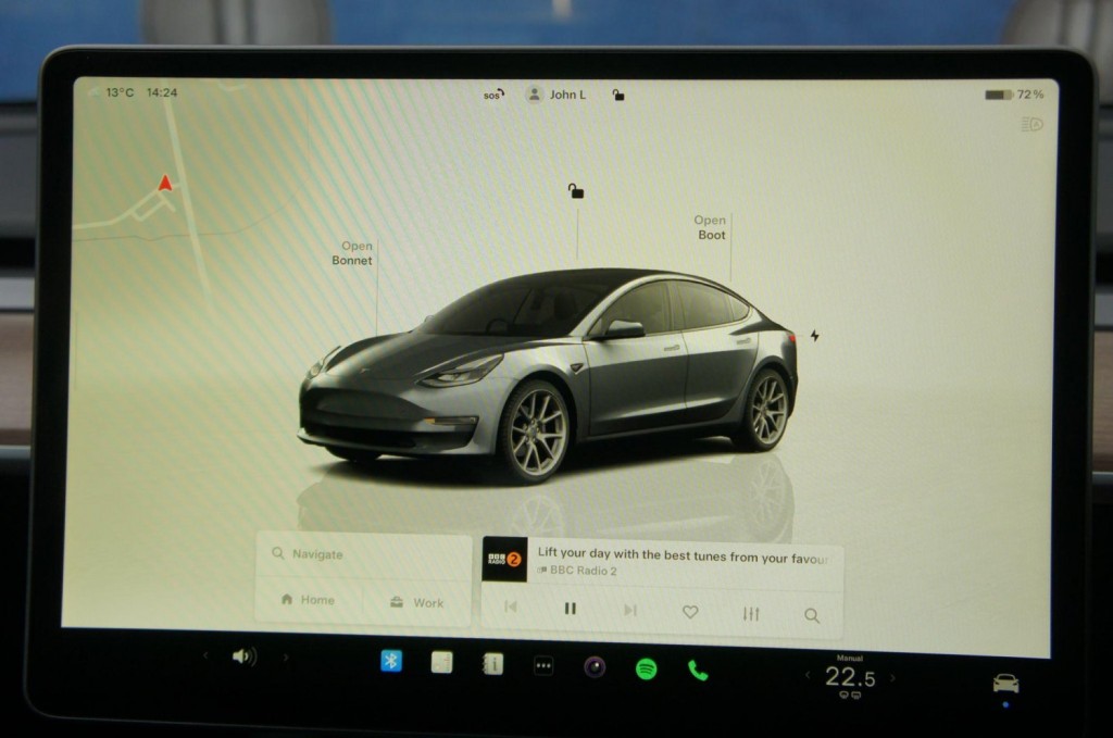 TESLA MODEL 3