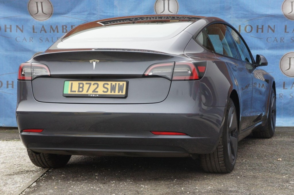 TESLA MODEL 3