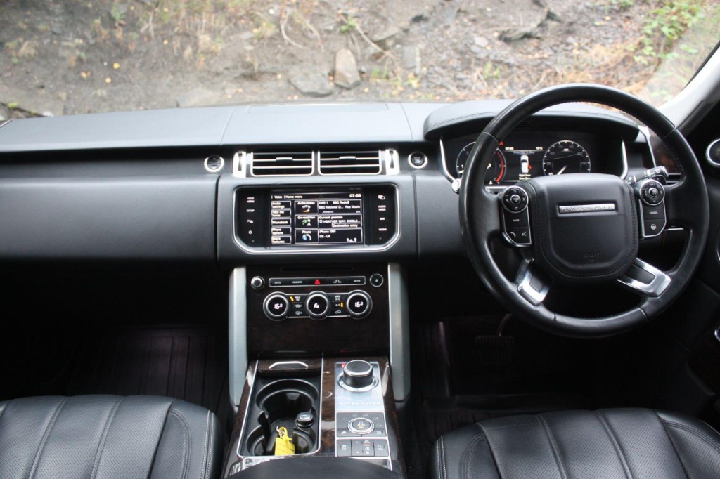 View LAND ROVER RANGE ROVER 4.4 SD V8 Vogue SE