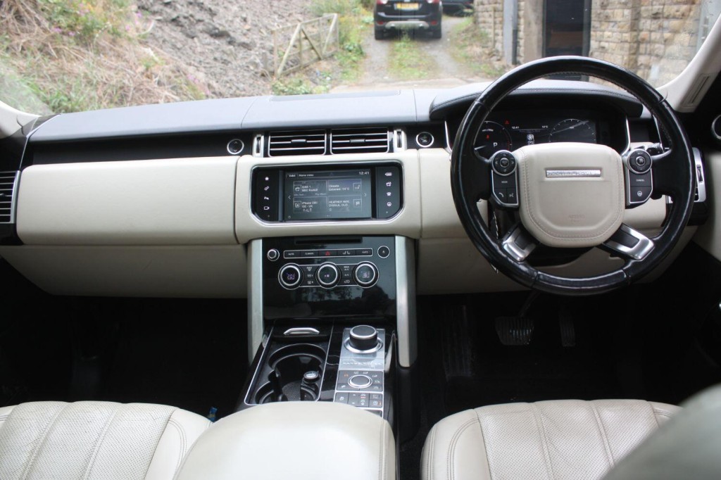 View LAND ROVER RANGE ROVER 3.0 TD V6 Vogue