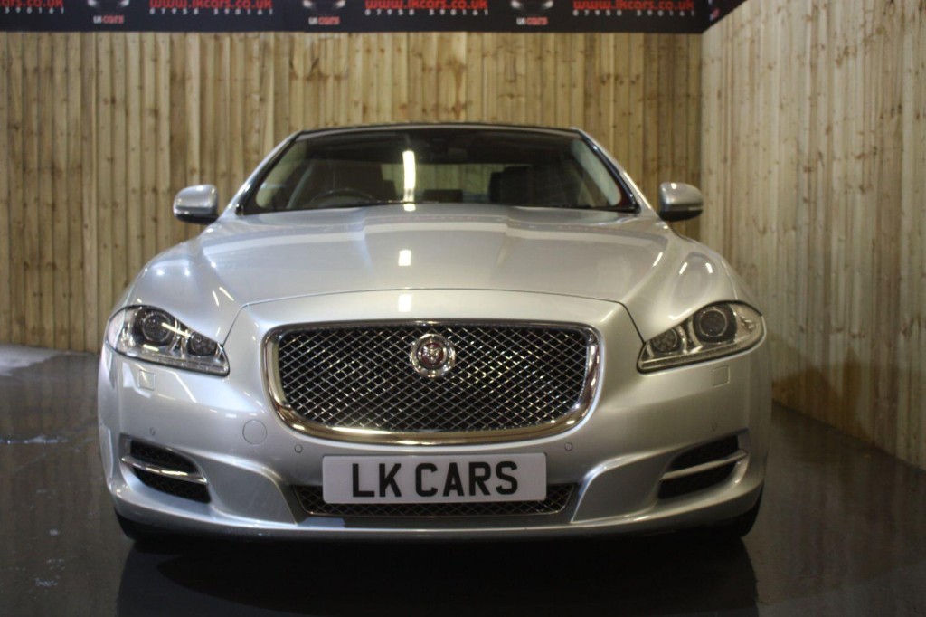 View JAGUAR XJ 3.0 d V6 Portfolio