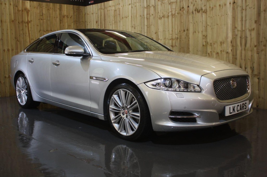 View JAGUAR XJ 3.0 d V6 Portfolio
