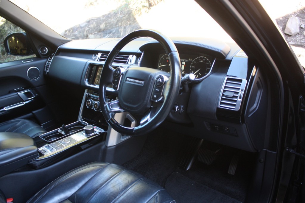 View LAND ROVER RANGE ROVER 4.4 SD V8 Autobiography Black