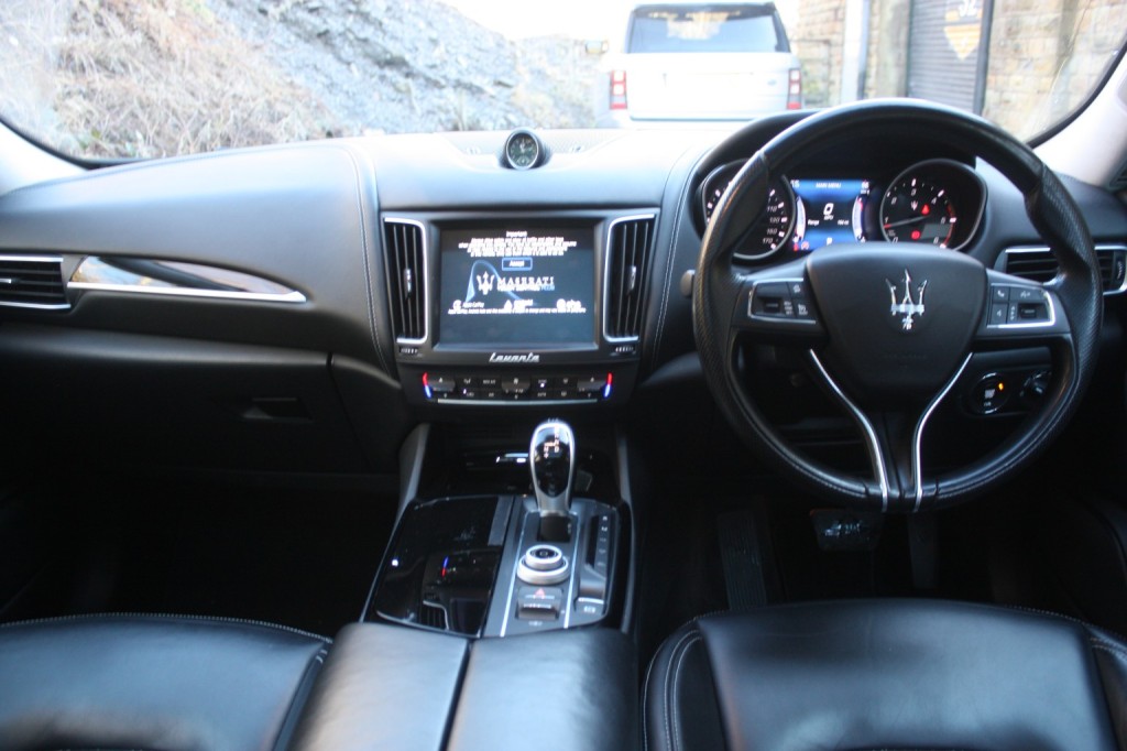 View MASERATI LEVANTE 3.0 D V6
