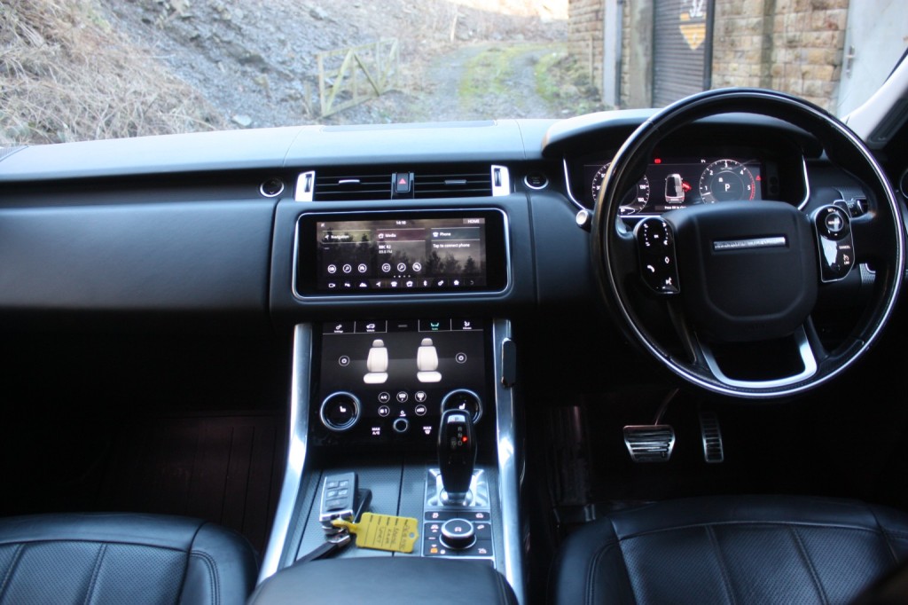 View LAND ROVER RANGE ROVER SPORT 3.0 SD V6 HSE Dynamic