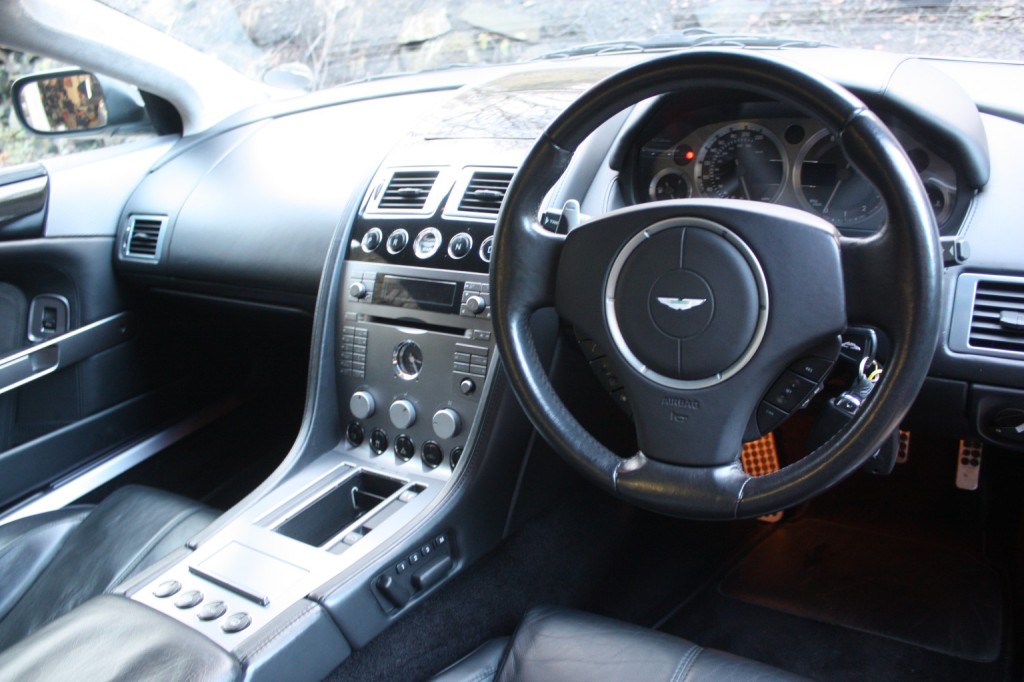 View ASTON MARTIN DB9 5.9