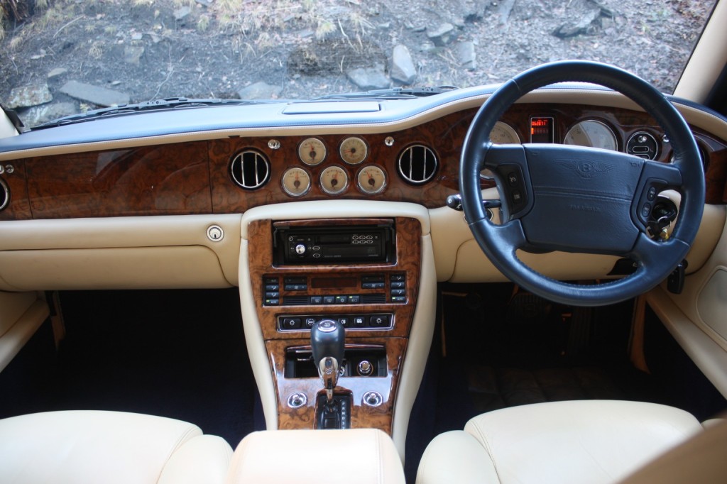 View BENTLEY ARNAGE 6.8 Red Label