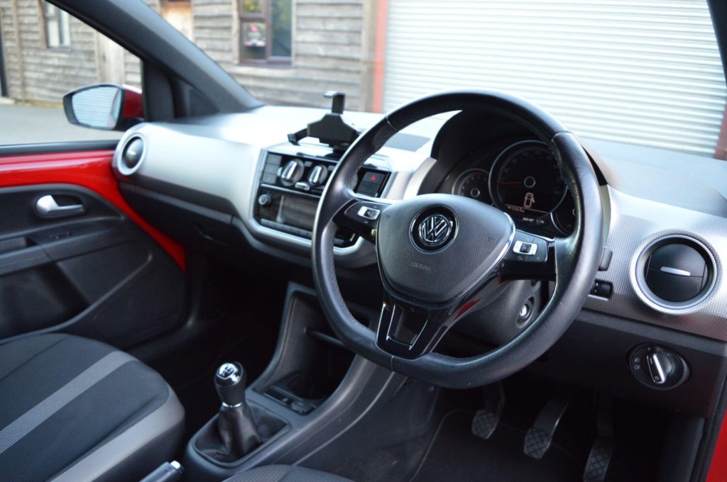 VOLKSWAGEN UP