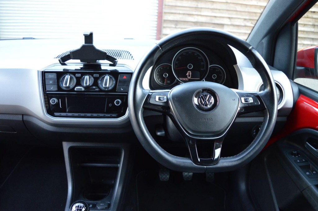 VOLKSWAGEN UP
