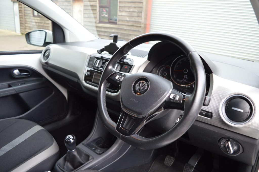 VOLKSWAGEN UP