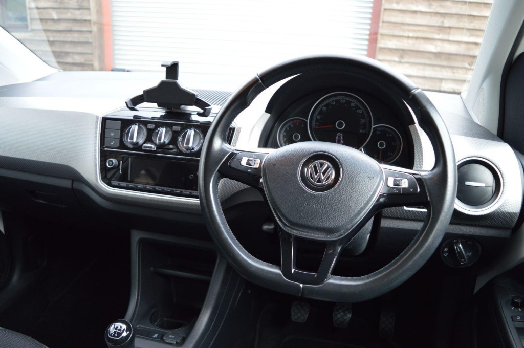 VOLKSWAGEN UP