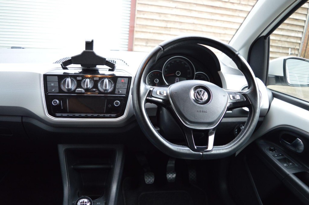 VOLKSWAGEN UP