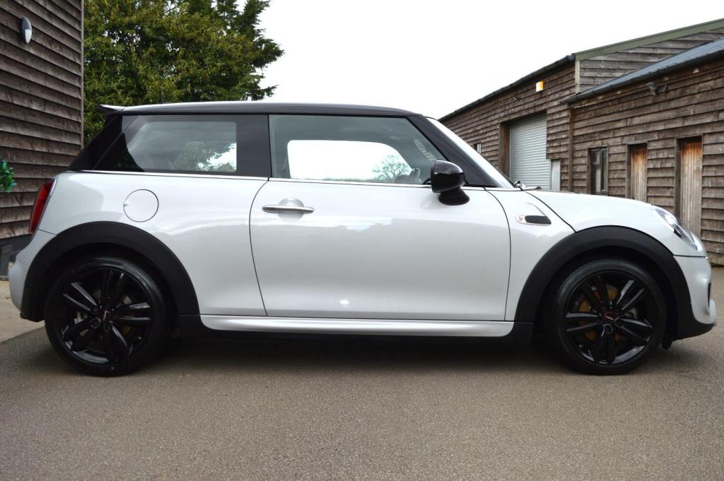 View MINI HATCH 1.5 Cooper 3-Door