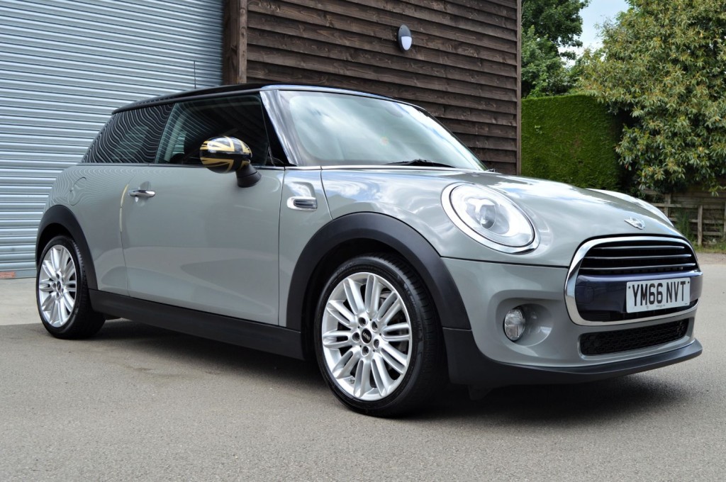 View MINI MINI 1.5 COOPER 3 DOOR CHILI PACK