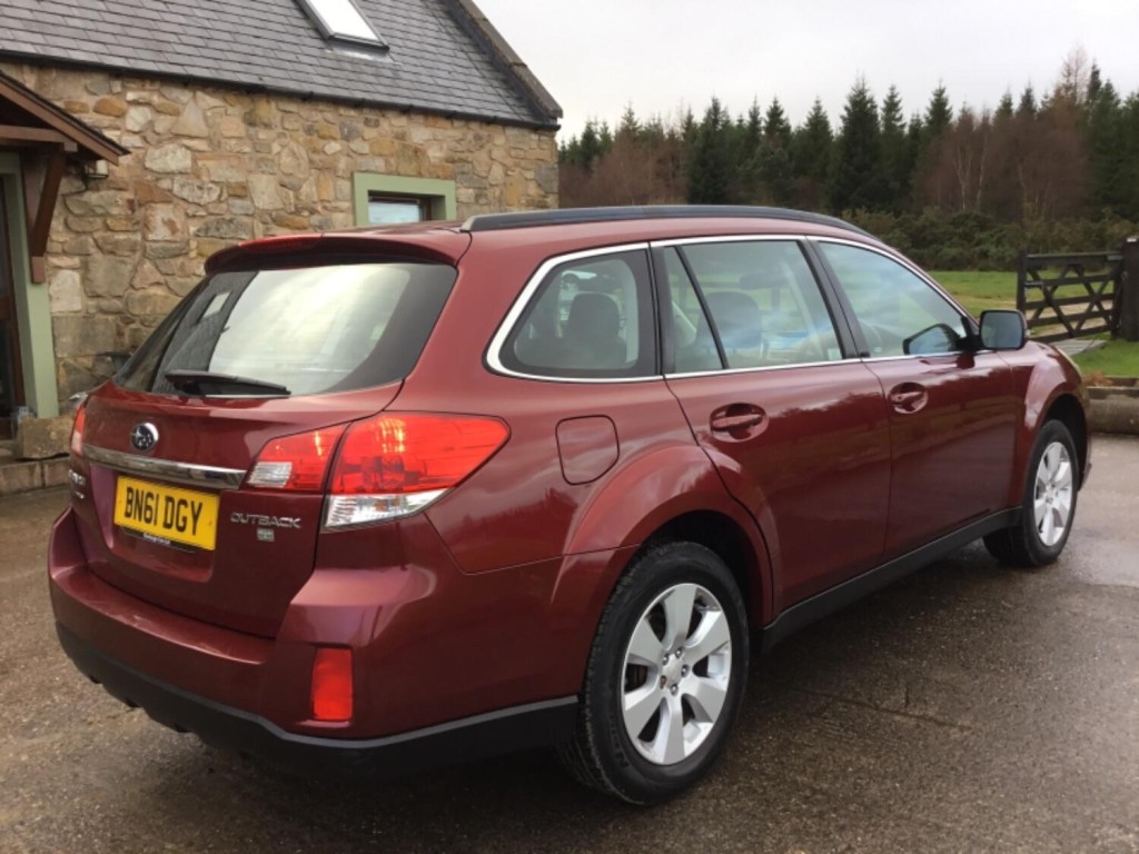 View SUBARU OUTBACK 2.5ltr i S AUTO AWD ESTATE 165ps