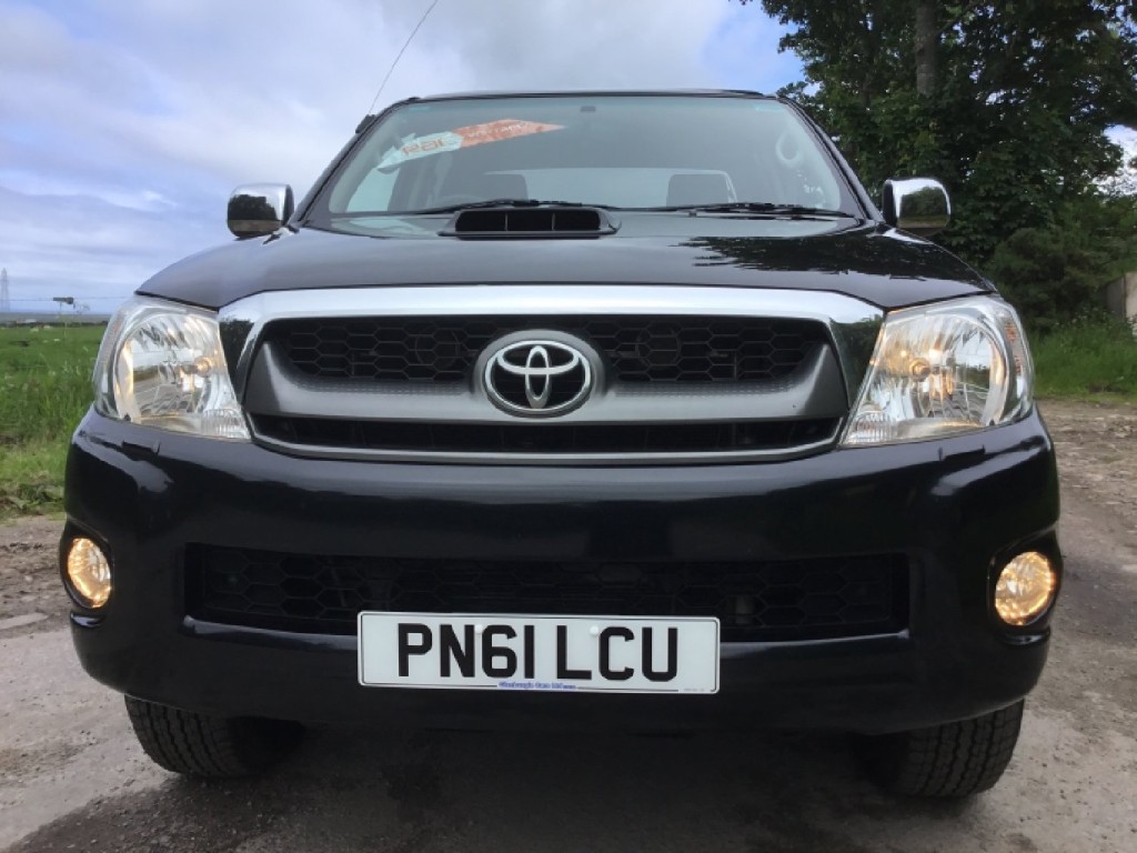 TOYOTA HILUX