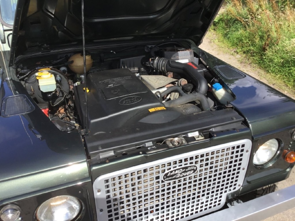 LAND ROVER DEFENDER