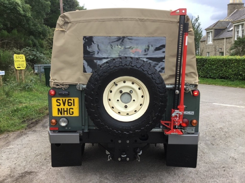 LAND ROVER DEFENDER