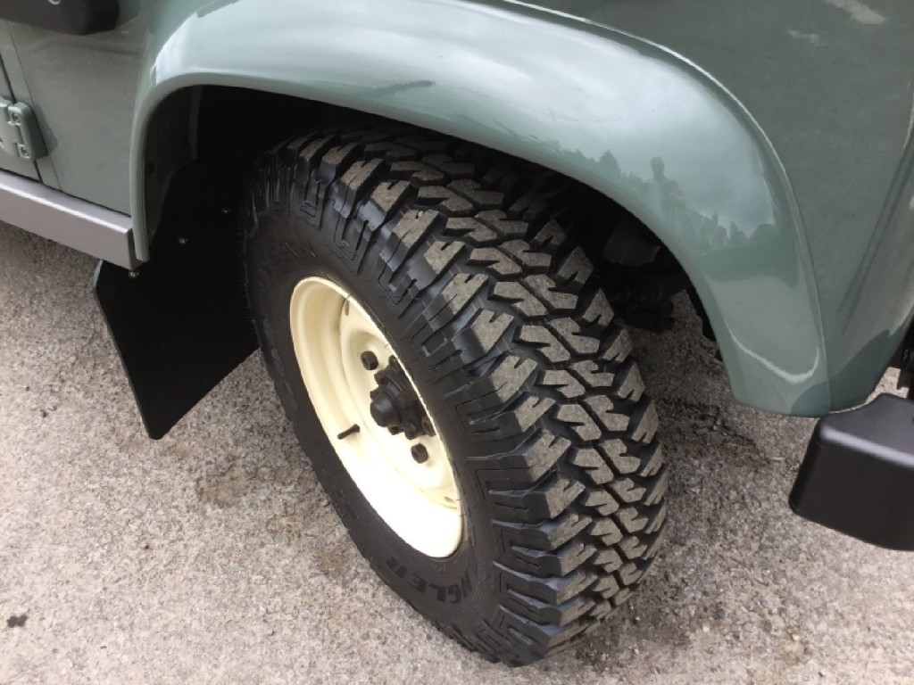 LAND ROVER DEFENDER