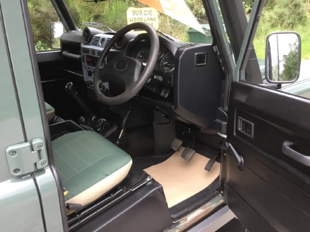 LAND ROVER DEFENDER