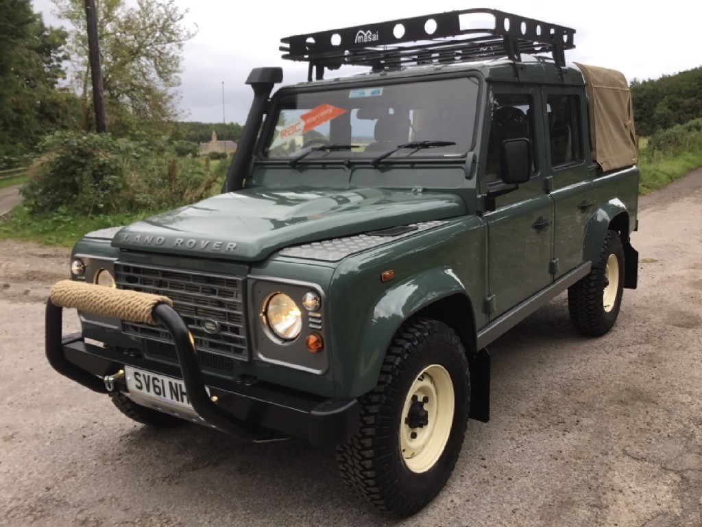 LAND ROVER DEFENDER