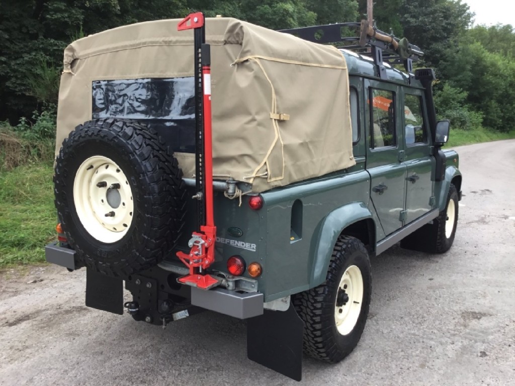 LAND ROVER DEFENDER