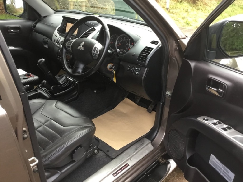 MITSUBISHI L200